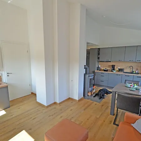 Aurellia Glowe